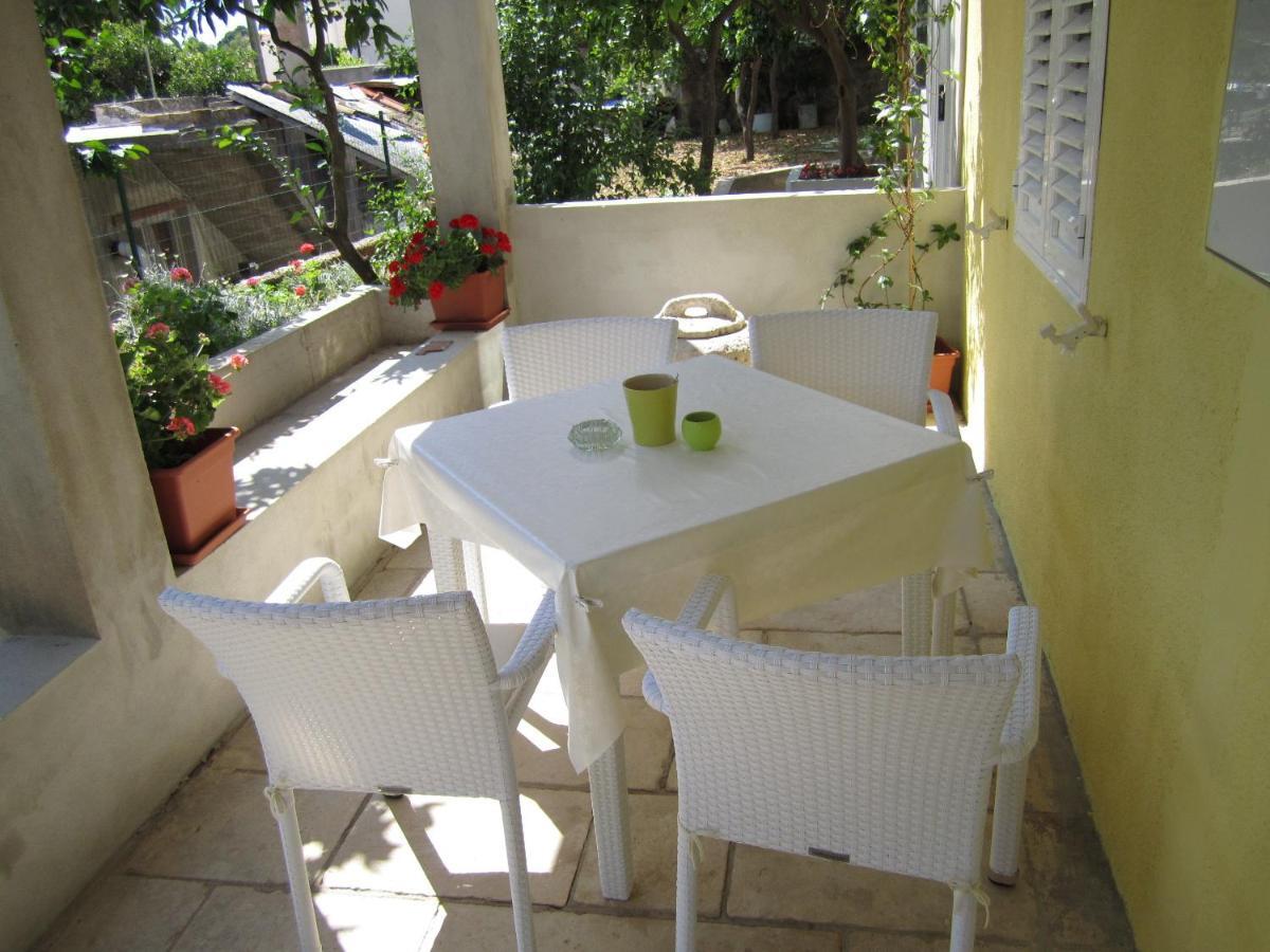 Apartments Viganj Bilik gambar